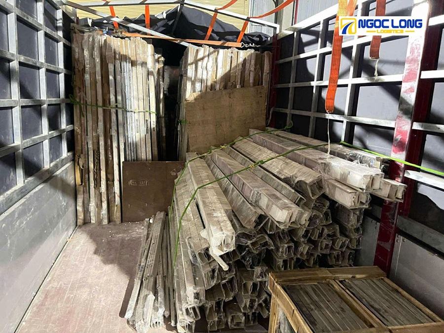 xe vận chuyển hàng