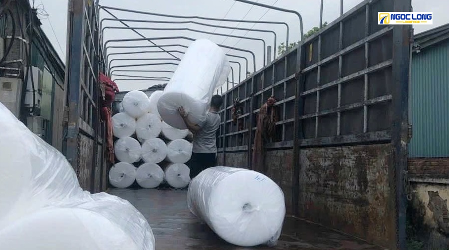 xe vận chuyển hàng hóa 